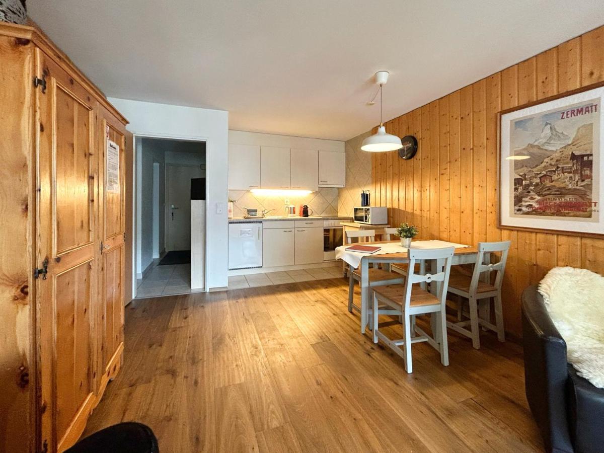 Beautiful Apartment In Zermatt With A Breathtaking View Of The Matterhorn Eksteriør bilde