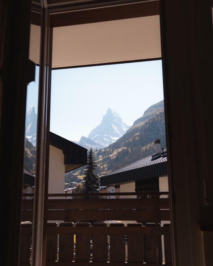 Beautiful Apartment In Zermatt With A Breathtaking View Of The Matterhorn Eksteriør bilde